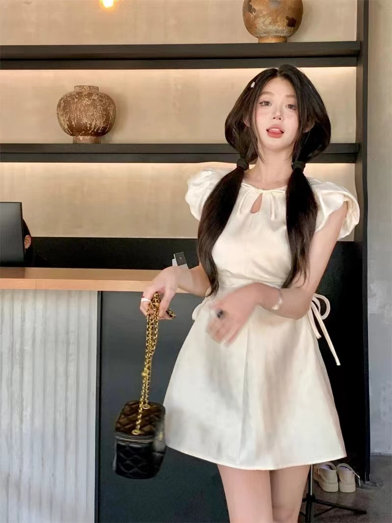 新中式盤扣蝴蝶結連衣裙女夏季設計感收腰泡泡袖氣質裙子a字短裙
