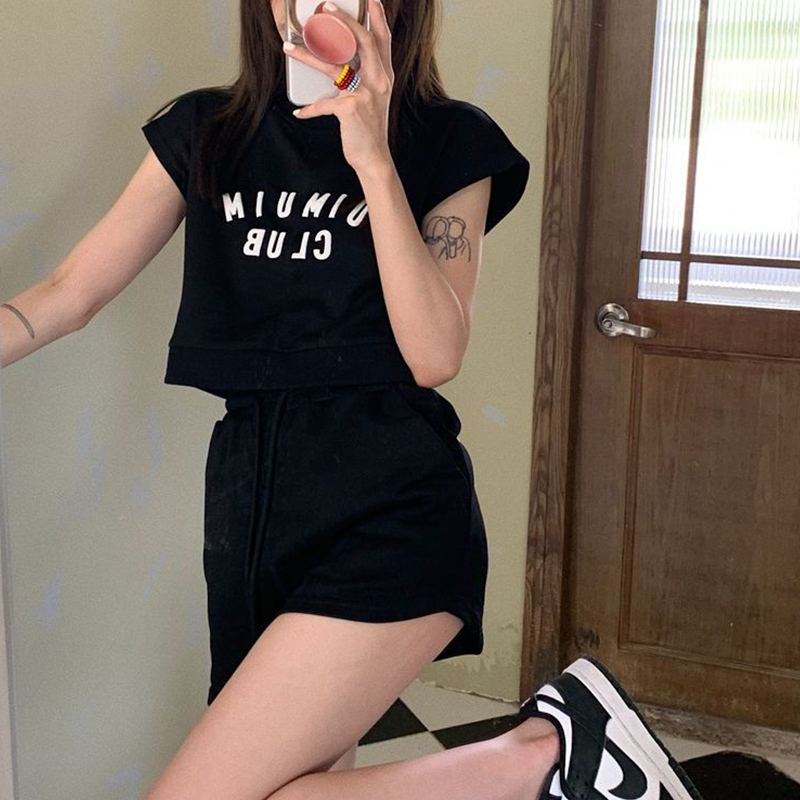 休閒時尚套裝短款上衣女2024年夏季新款短袖T恤運動服短褲兩件套