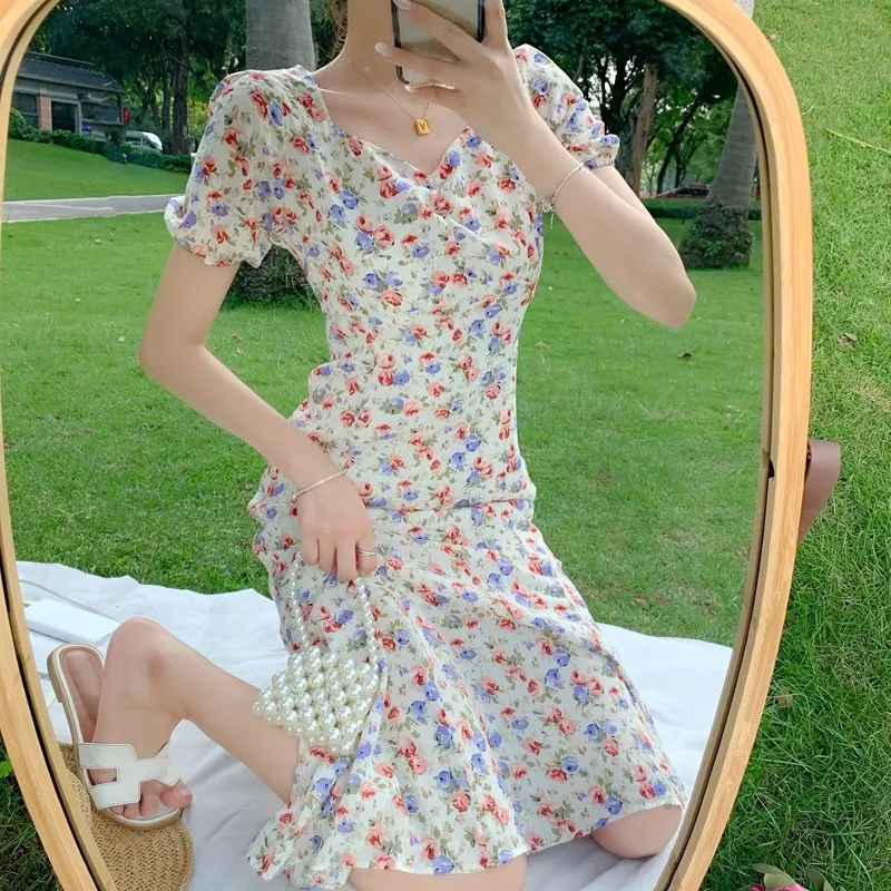 法式復古碎花連衣裙子女神范氣質收腰顯瘦2024夏裝新款輕熟溫柔風