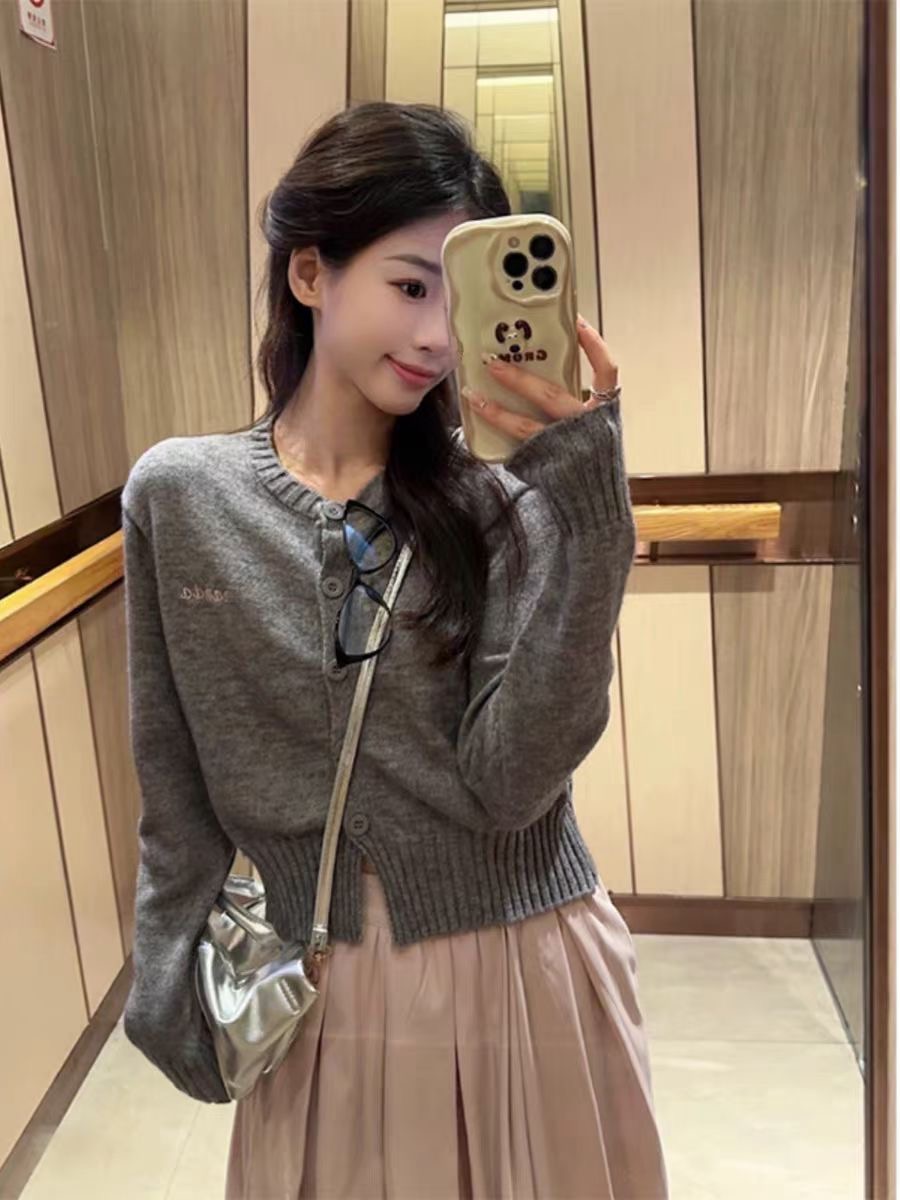 2024 early spring new style small round neck embroidered gray sweater cardigan women's slim short knitted jacket top