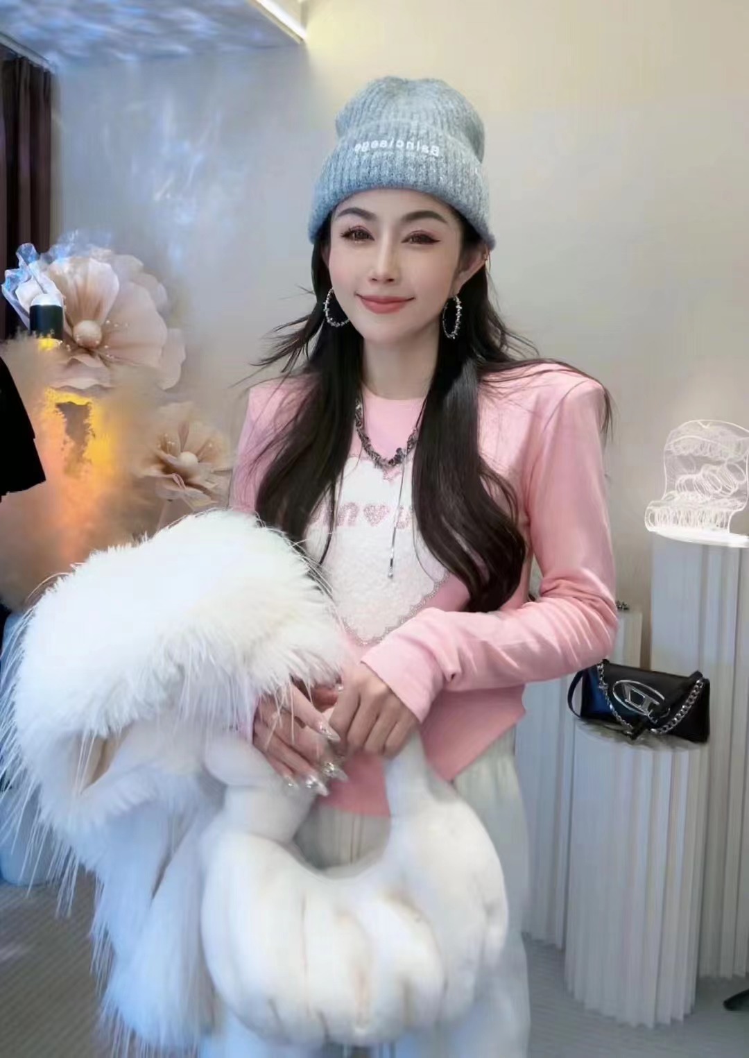 時尚愛心刺繡燙鑽長袖t恤打底衫女春裝2024春季新款圓領短款上衣