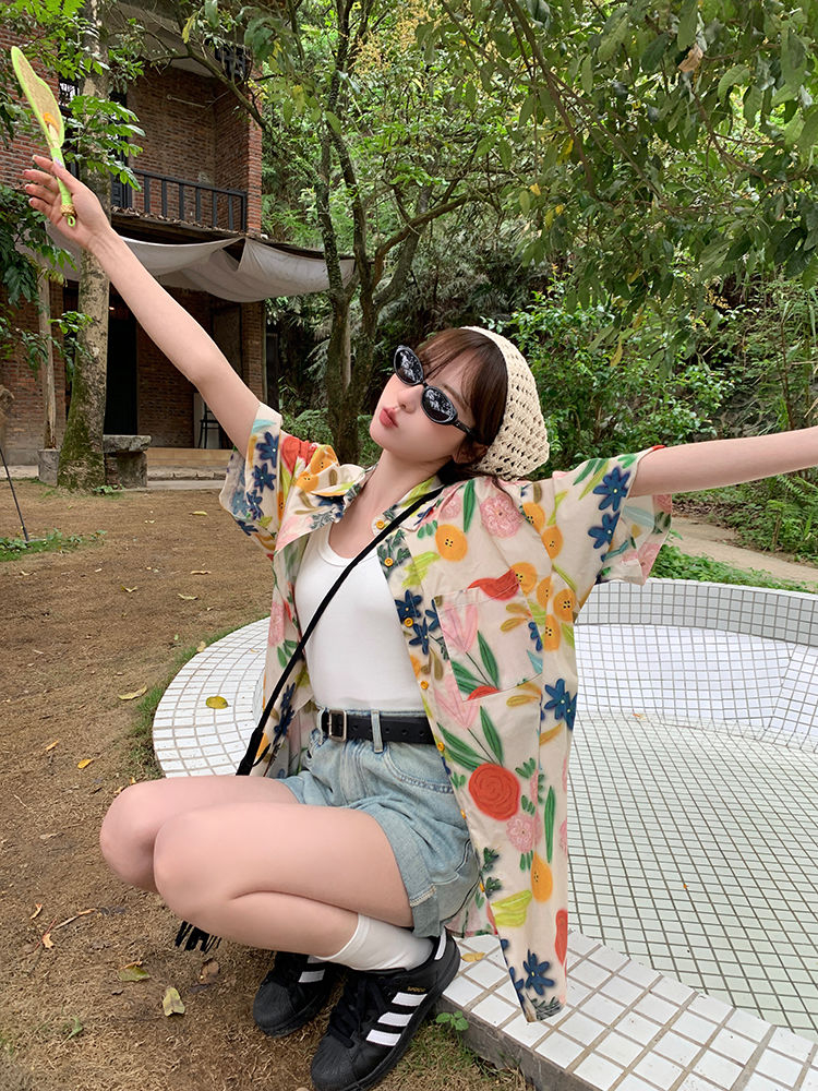 泰式薄款度假風短袖花襯衫女夏季復古小眾設計感寬鬆碎花襯衣上衣