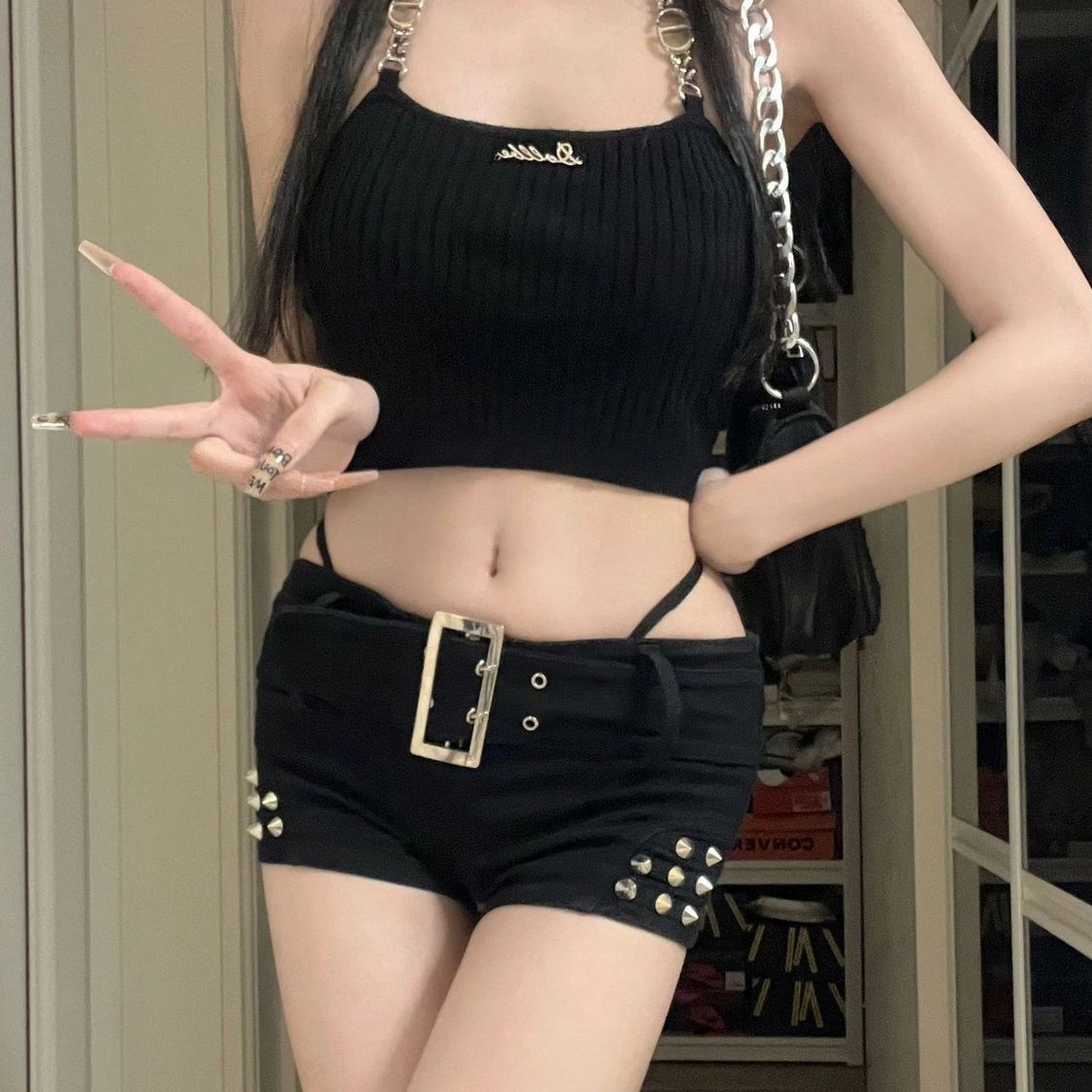 歐美黑色低腰提臀顯瘦辣妹超短褲女秋季新款修身鉚釘小個子牛仔褲