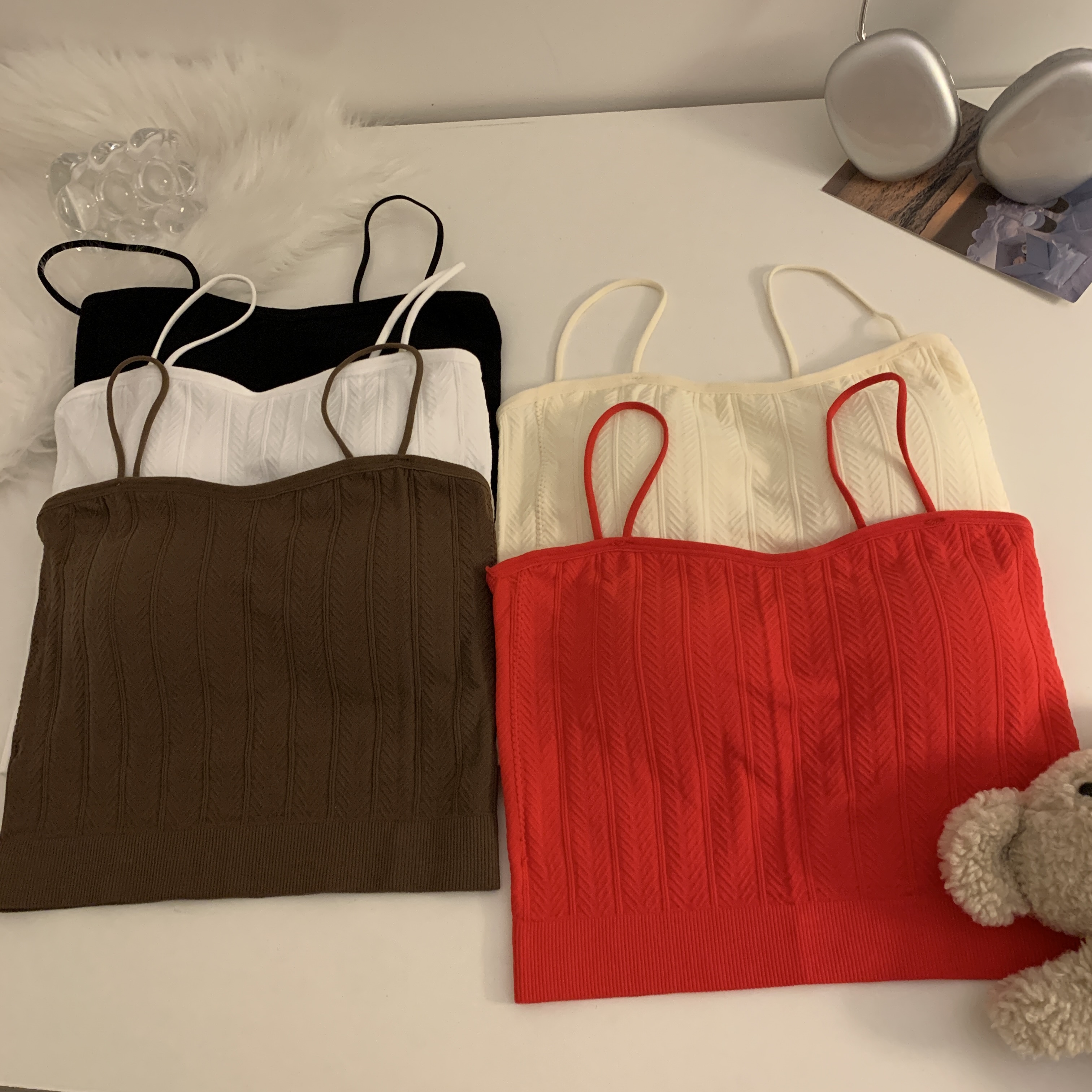 Real shot of sexy short knitted camisole with padded underwear, tube top for hot girls, versatile and beautiful back top