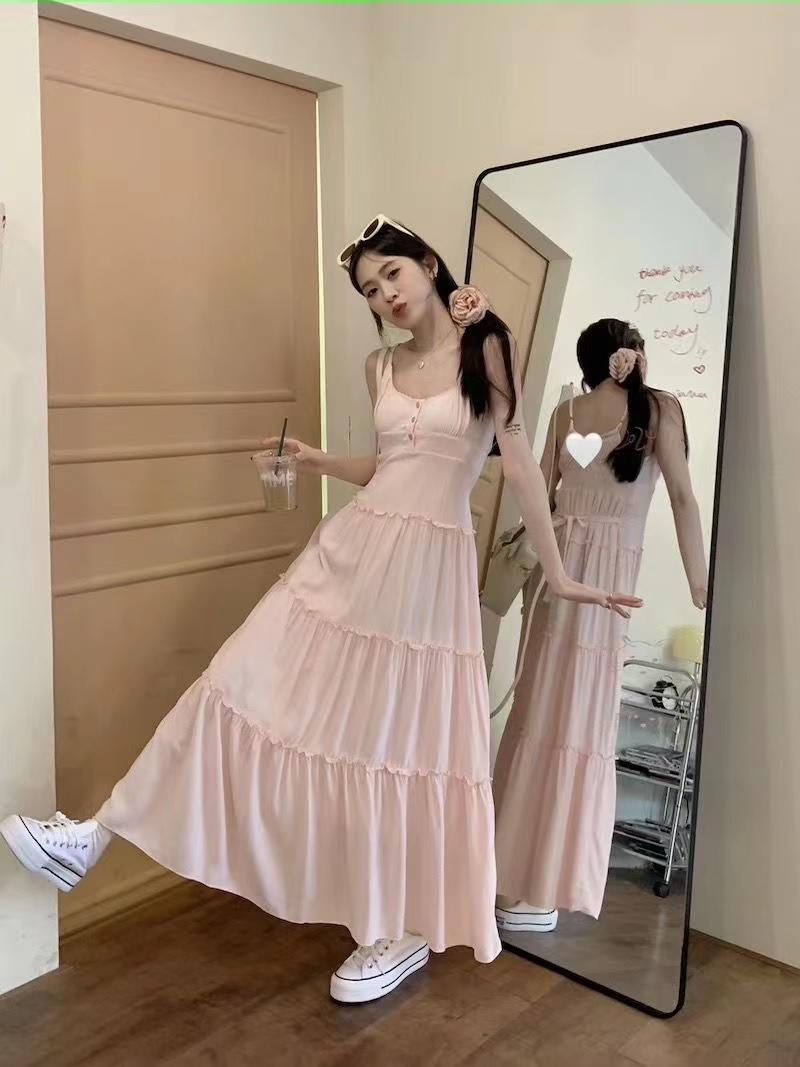 純欲風簡約百搭V領粉色吊帶連衣裙女夏季度假風收腰顯瘦A字長裙子