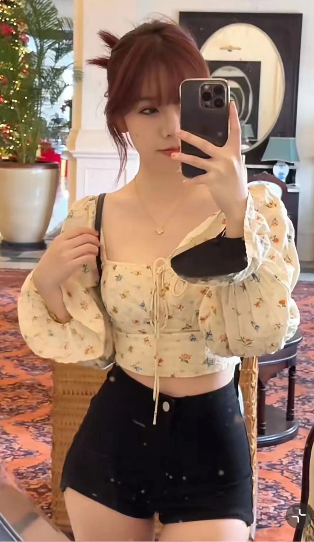 法式性感減齡碎花襯衫女春夏小眾別致洋氣漂亮小衫甜辣風短款上衣