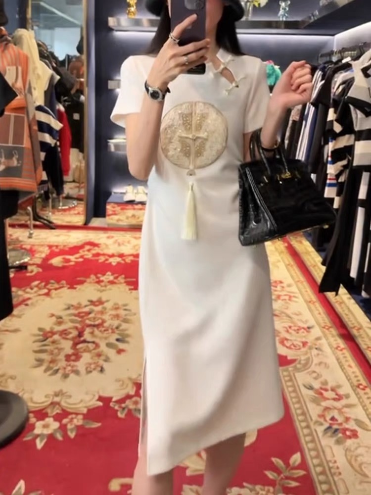 新中式重工刺繡短袖連衣裙女夏季2024新款氣質收腰顯瘦中長款裙子