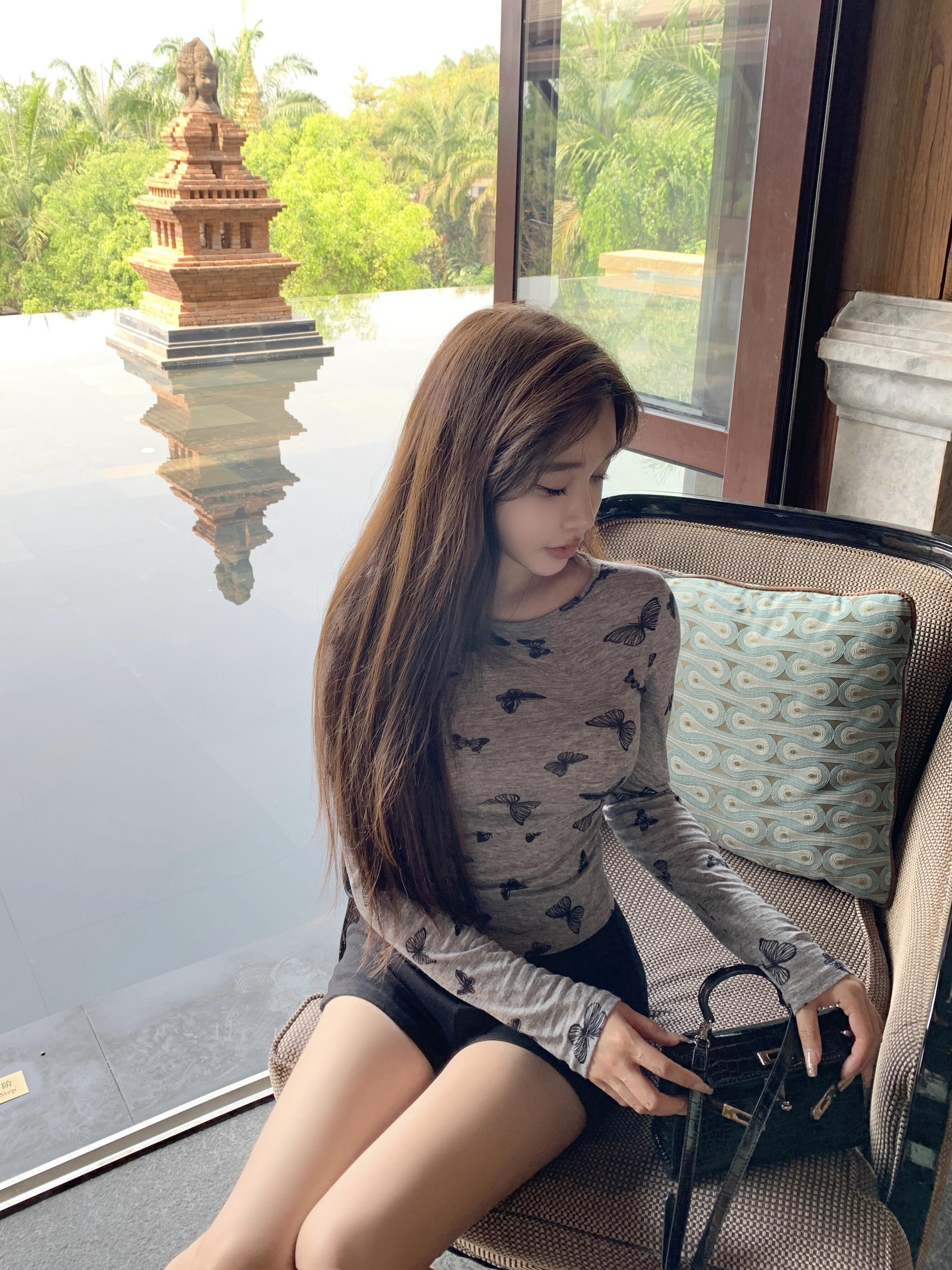 實拍 蝴蝶印花修身百搭圓領長袖顯瘦T恤上衣女