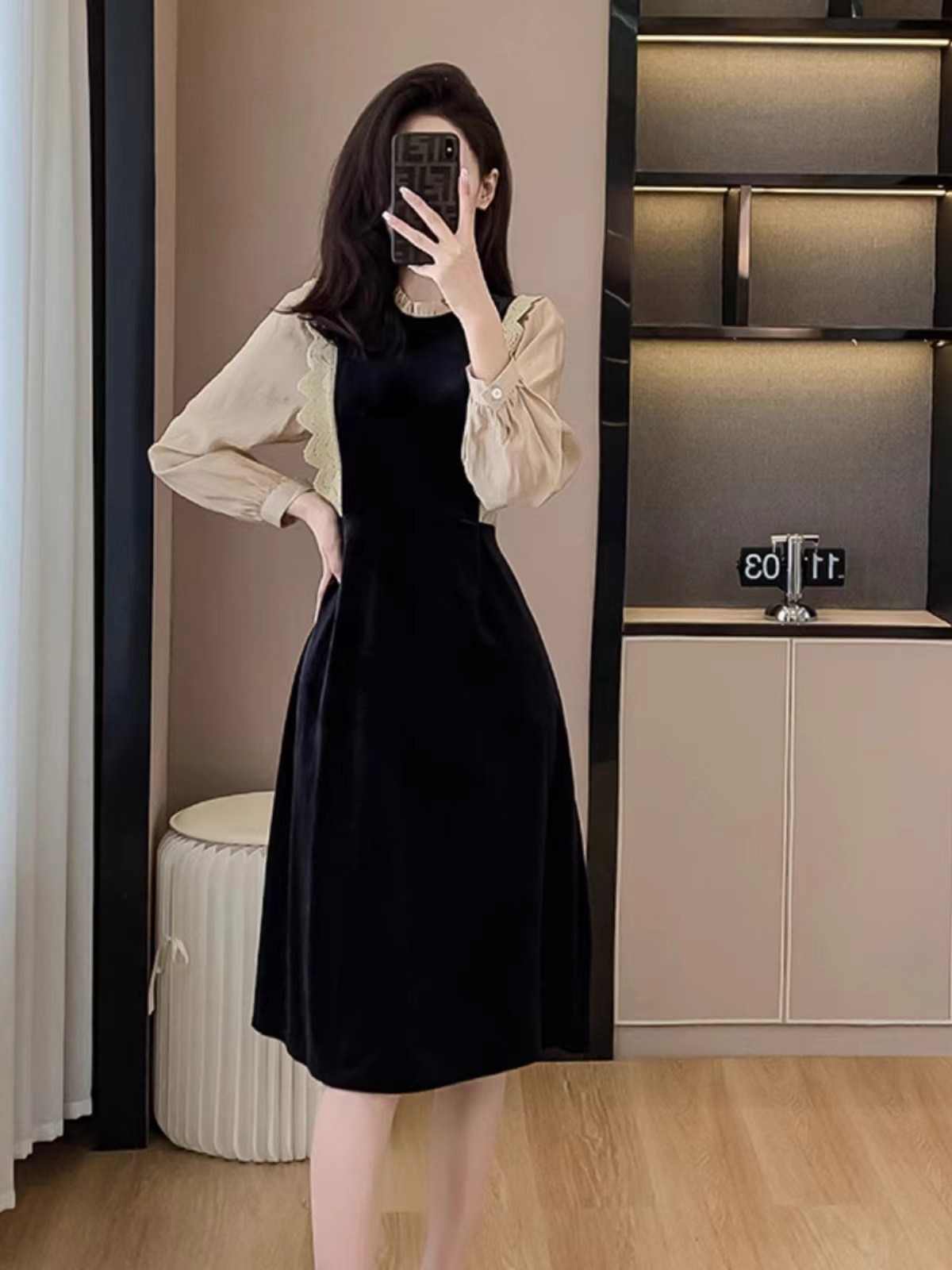 高級感拼接設計感金絲絨中長裙2024新款復古花邊連衣裙女春秋淑女