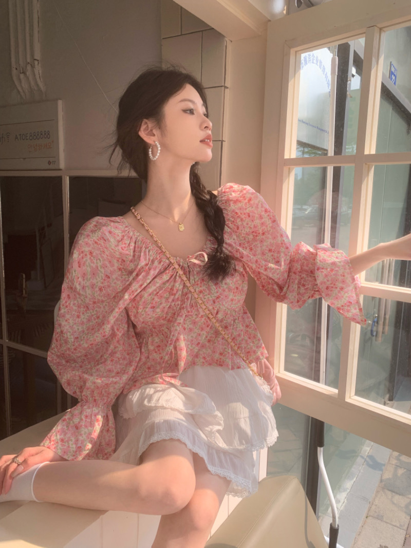 Actual shot of light floral vitality girl's sweet early spring drawstring puff sleeve shirt