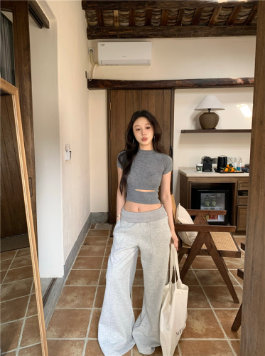 Actual shot of wool T-short-sleeved hollow top, sports casual trousers suit