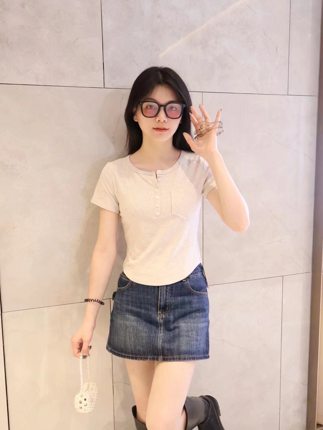法式白色正肩短袖t恤女夏季新款設計感小眾紐扣螺紋針織短款上衣