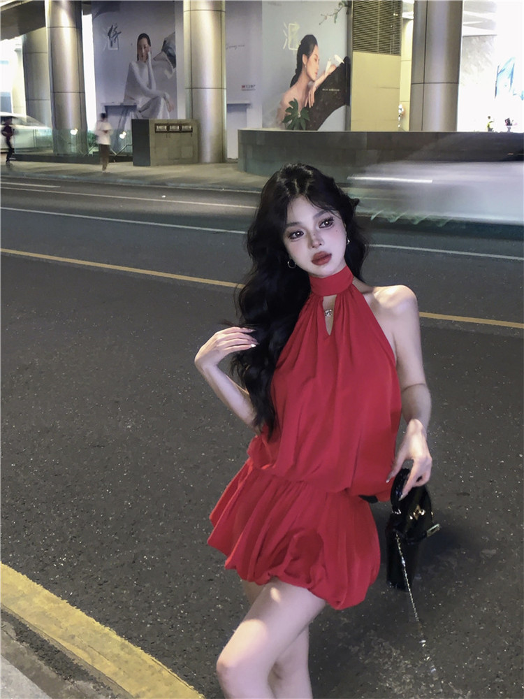 實拍 度假風掛脖連衣裙初春新款法式蓬蓬露背海邊沙灘花苞裙