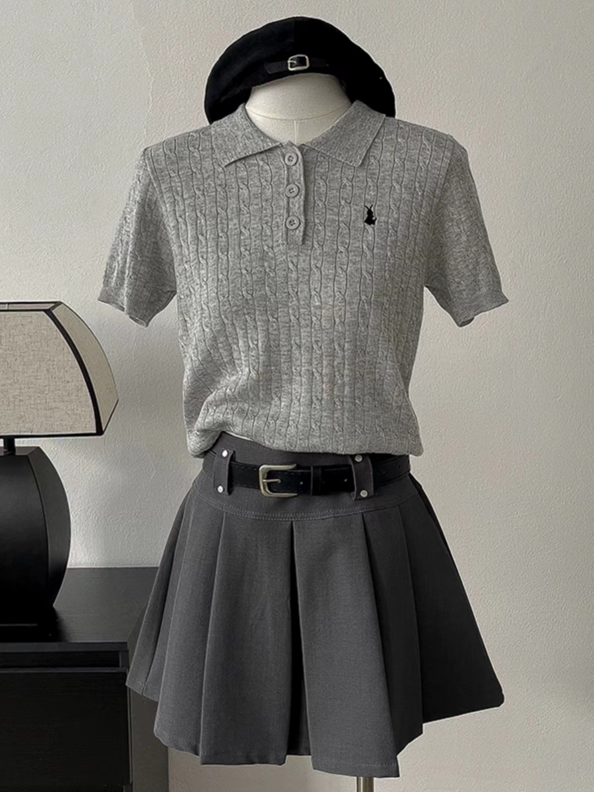 春季新款~伯克利學院風polo領刺繡純色短袖麻花針織衫