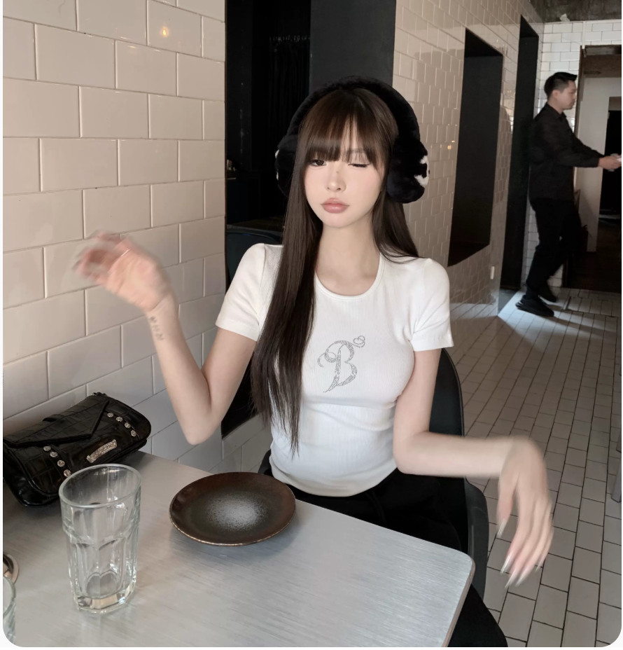 已出貨 美式重工鑲鑽圓領短袖T恤女夏季上衣超修身百搭套頭