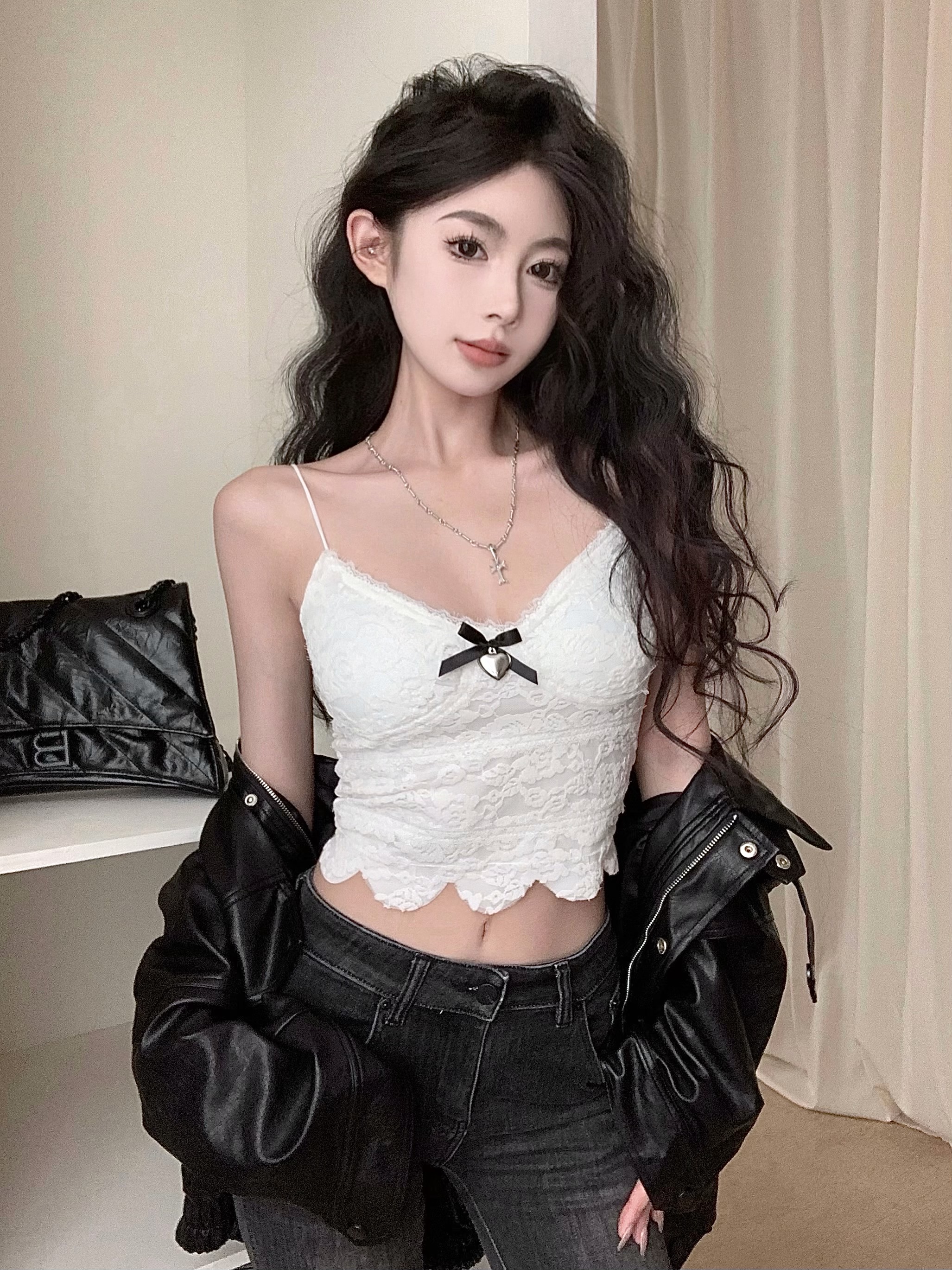 純欲蕾絲小吊帶背心女春季新款法式別致帶胸墊外穿內搭美背短上衣