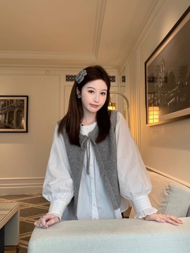 Yang Yang YANGRUOYU Michael Duo soft girl short woolen vest cardigan sweater round neck vest jacket for women