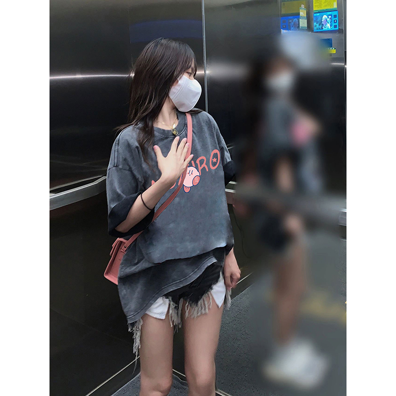 220克精梳純棉洗水黑落肩寬鬆版型後包邊短袖T恤印花款