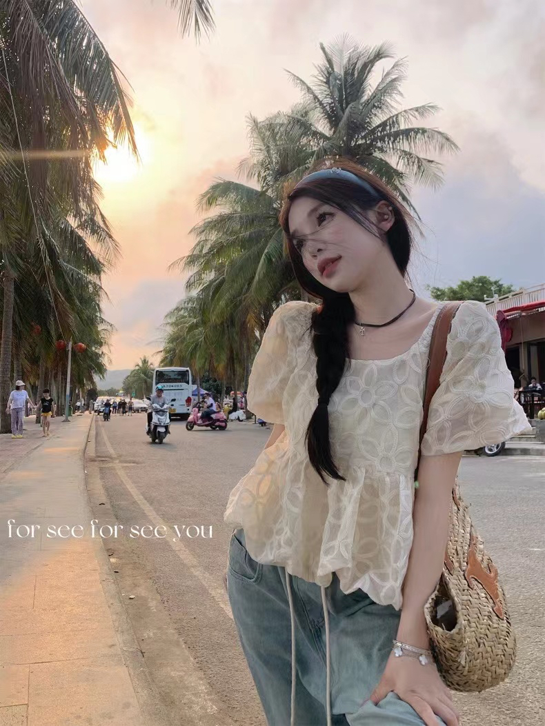 夏季法式收腰小裙擺顯瘦上衣女獨特别致仙氣甜美泡泡短袖蕾絲小衫