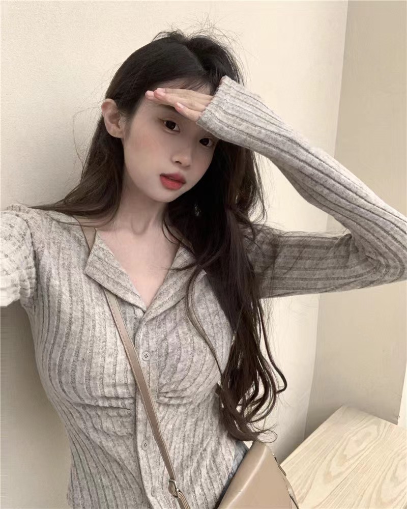 翻領長袖純欲針織衫毛衣女秋季小眾設計感褶皺修身短款不規則上衣