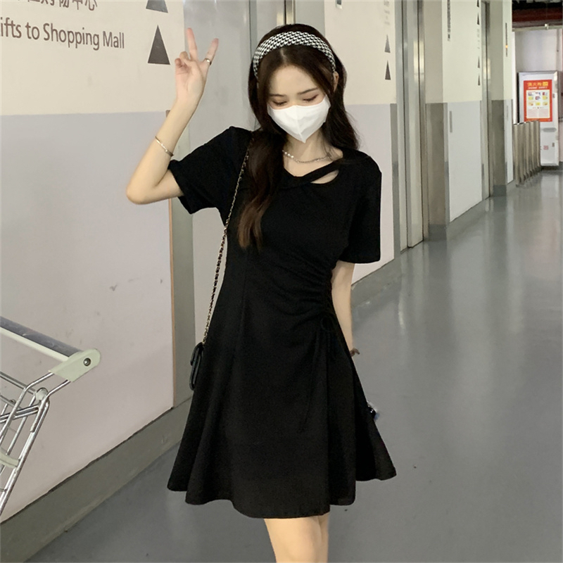 甜辣風設計感抽褶短袖連衣裙女夏季2024新款收腰顯瘦別致小黑裙子