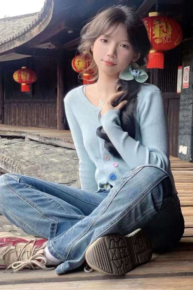 設計感彩色紐扣針織開衫女春裝新款慵懶風小個子短款學生毛衣外套