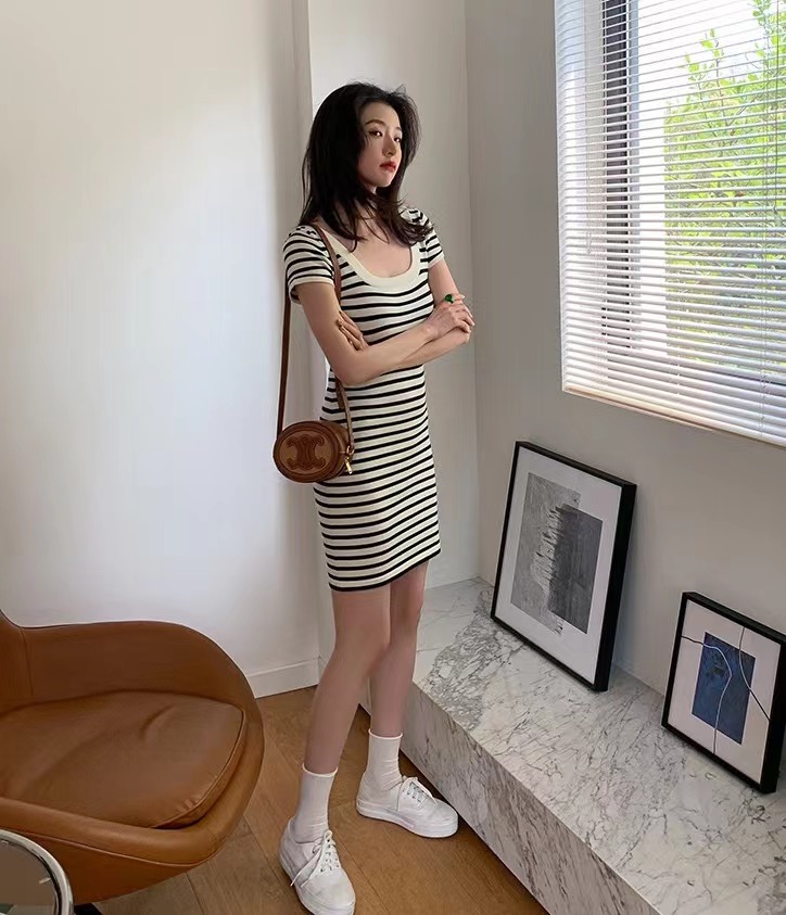 2024新款方領條紋短袖螺紋針織裙修身顯瘦包臀連衣裙女