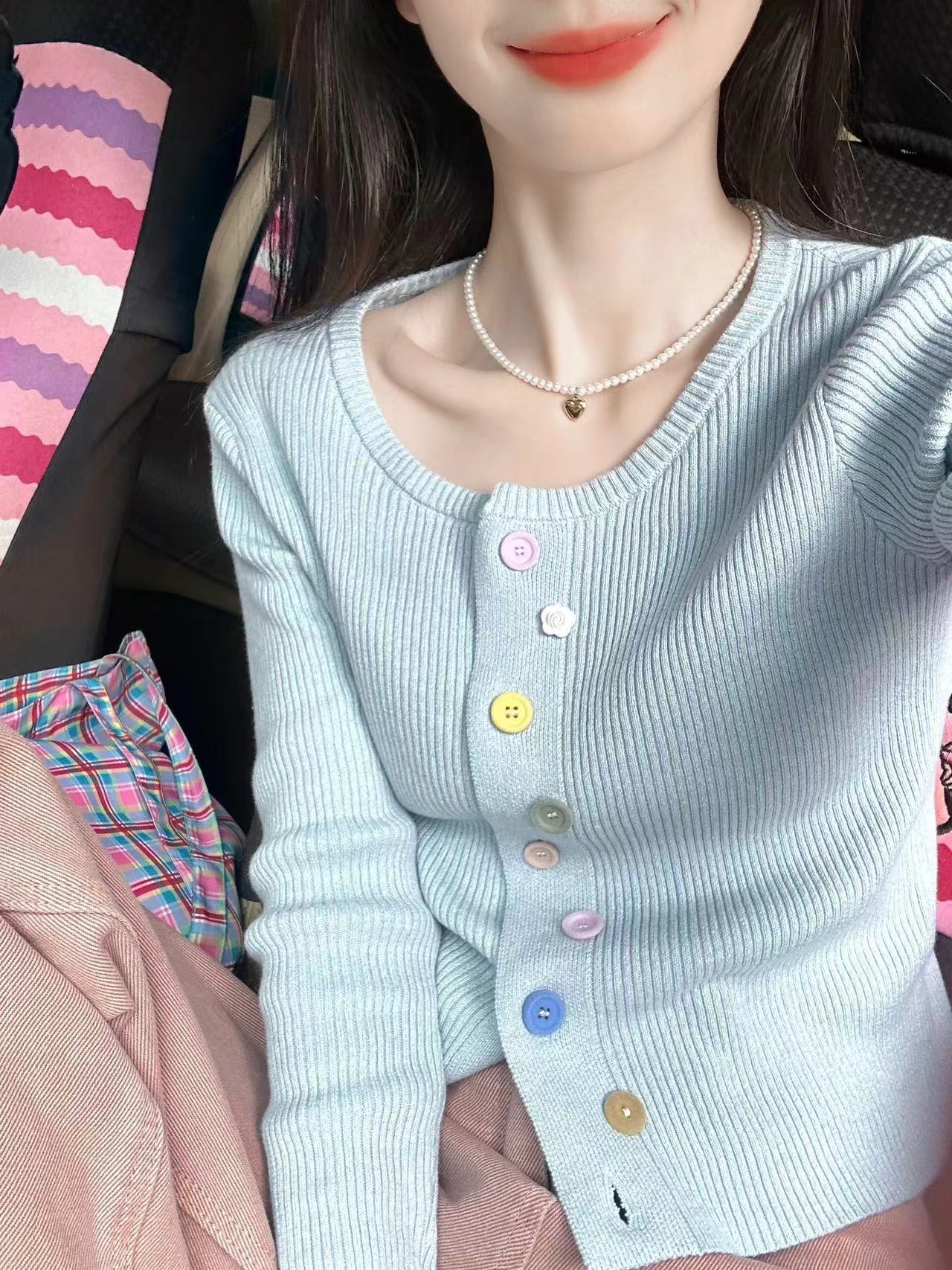 設計感彩色紐扣針織開衫女春裝新款慵懶風小個子短款學生毛衣外套