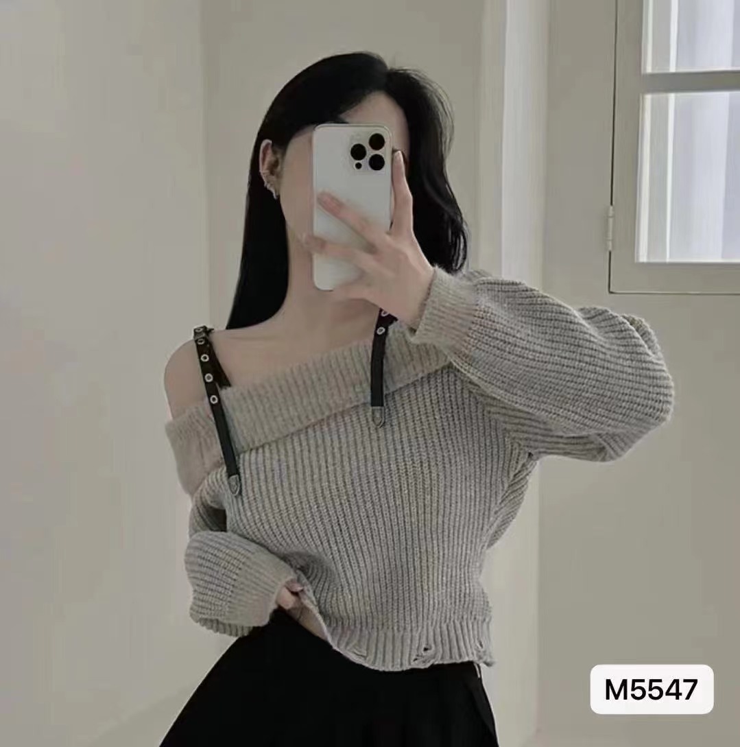 新款韓版高級感露肩皮帶扣毛絨百搭長袖上衣女