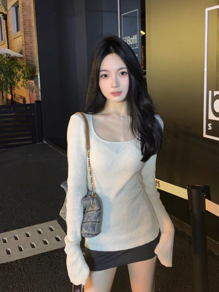 白色u領喇叭袖內搭打底衫女秋冬修身毛衣上衣高級感超好看針織衫