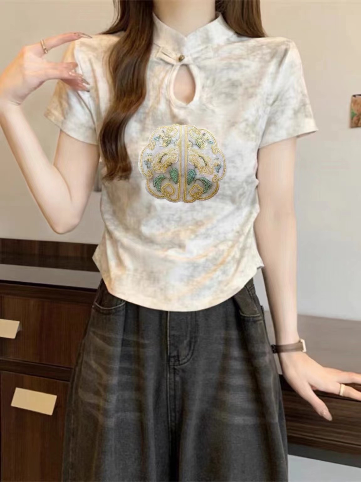 短款扎染新中式盤扣2024夏季新款小眾超好看百搭刺繡設計打底衫潮