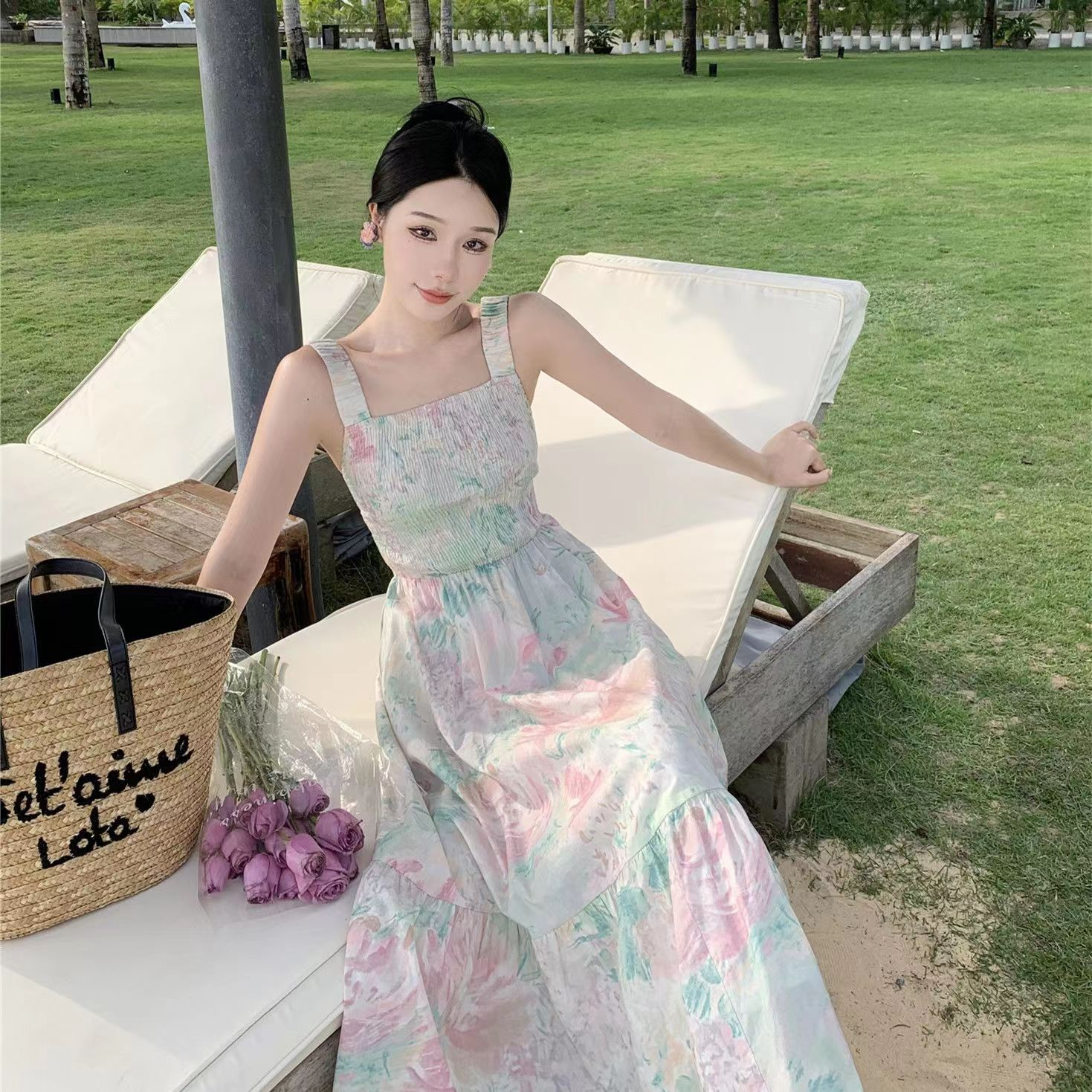 油畫少女感吊帶裙女小眾設計感印花大裙擺方領氣質連衣裙海邊度假