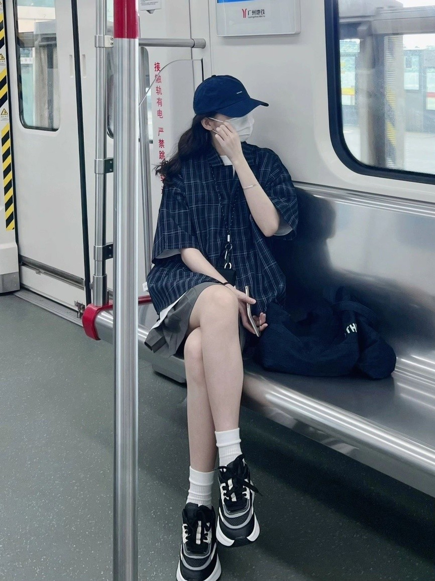 黑色格子短袖襯衫女夏季薄款設計感小眾寬鬆港味復古chic上衣女潮
