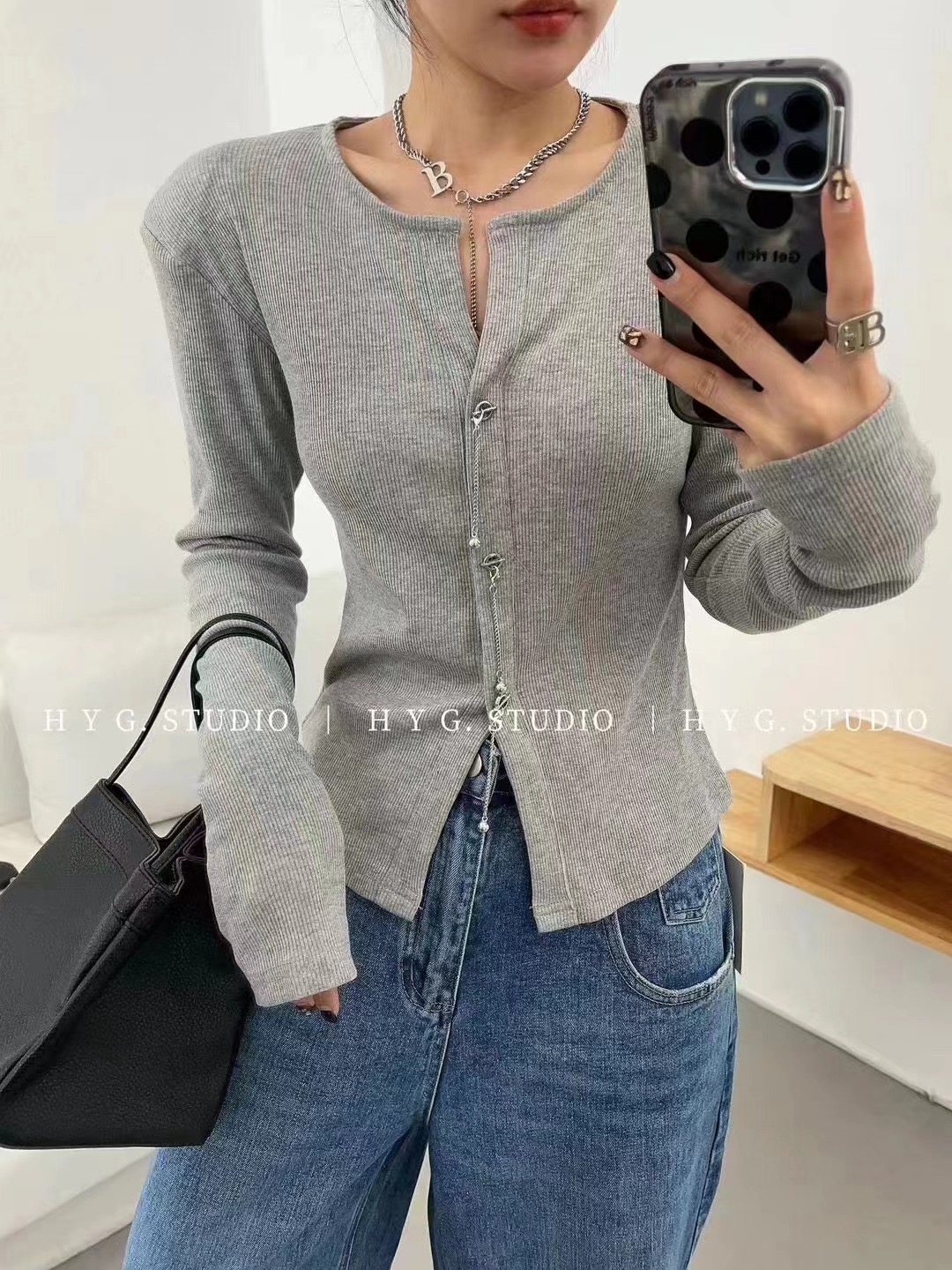 設計感V領吊墜修身打底針織衫女春季洋氣獨特别致小上衣韓系T恤潮