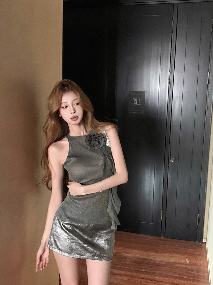 Actual shot of autumn and winter new blue-gray gold thread mesh sleeveless slim-fitting three-dimensional flower ribbon top