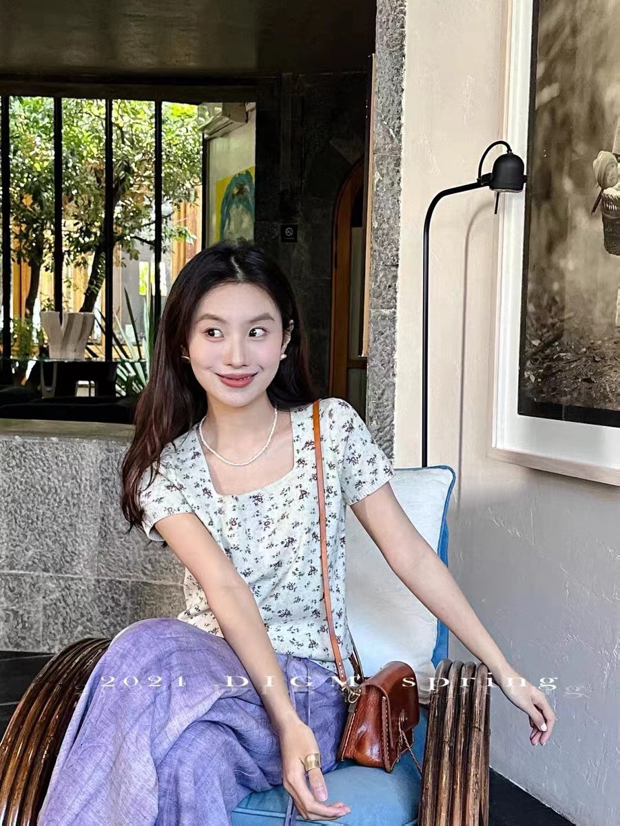 2024春季新款減齡百搭上衣法式甜美氣質碎花方領短袖顯瘦針織衫女