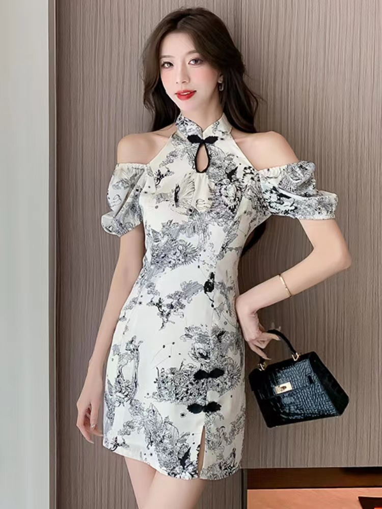 國風新中式性感露肩改良旗袍女夏季高級感水墨印花開叉掛脖連衣裙