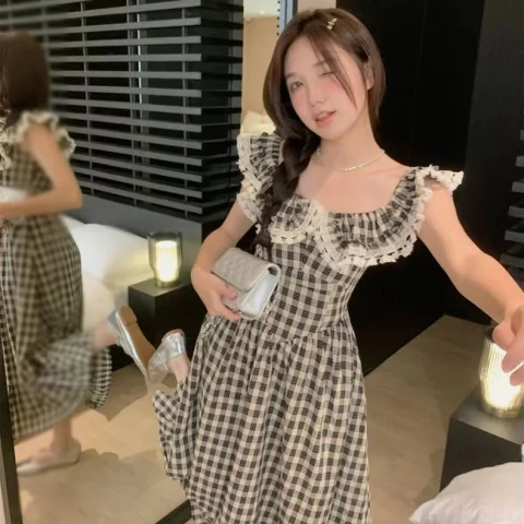 赫本風蕾絲花邊連衣裙夏季2024新款復古收腰顯瘦褶皺氣質中長裙女