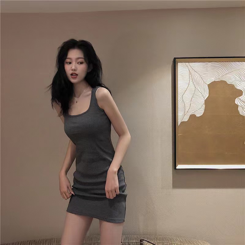 黑色吊帶背心連衣裙女2024新款女裝辣妹顯身材收腰包臀短裙