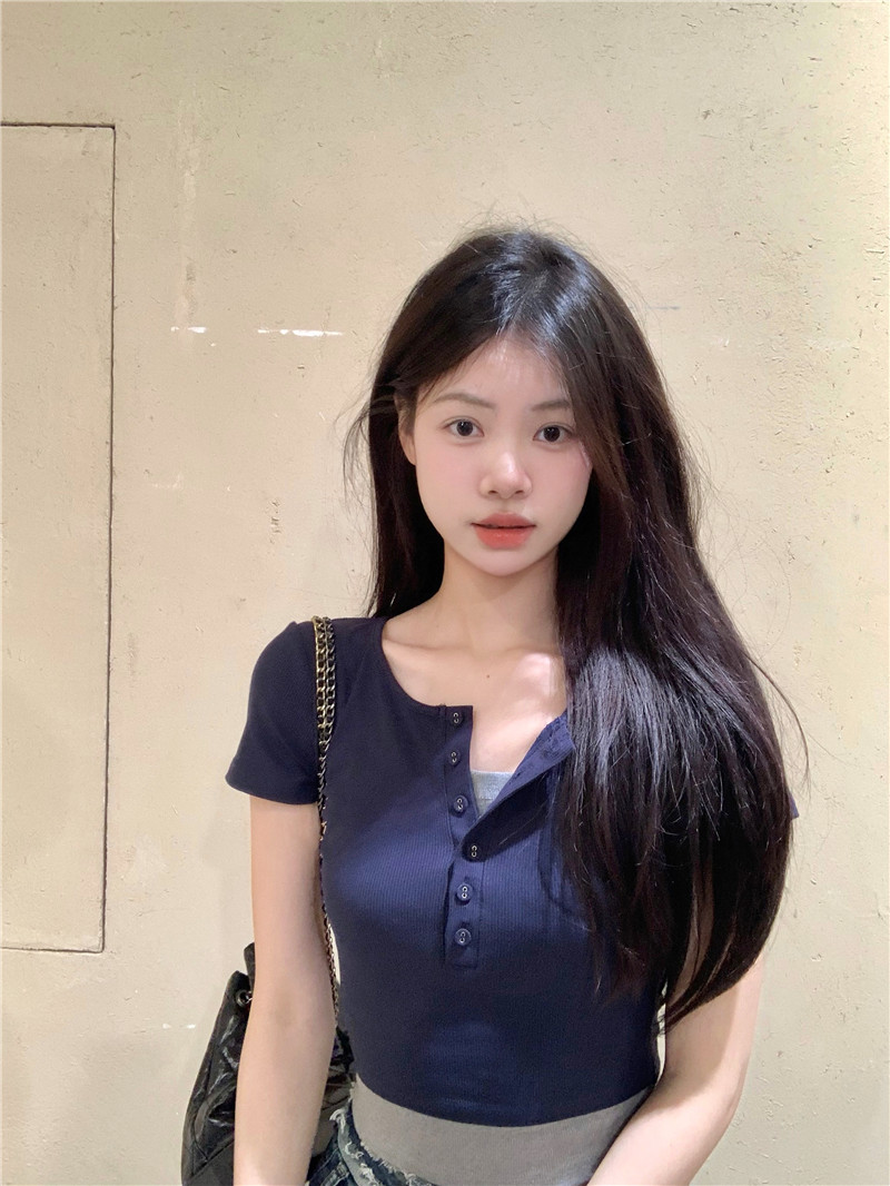 設計感紐扣假兩件短袖T恤女夏季復古小眾辣妹修身別致短款上衣潮