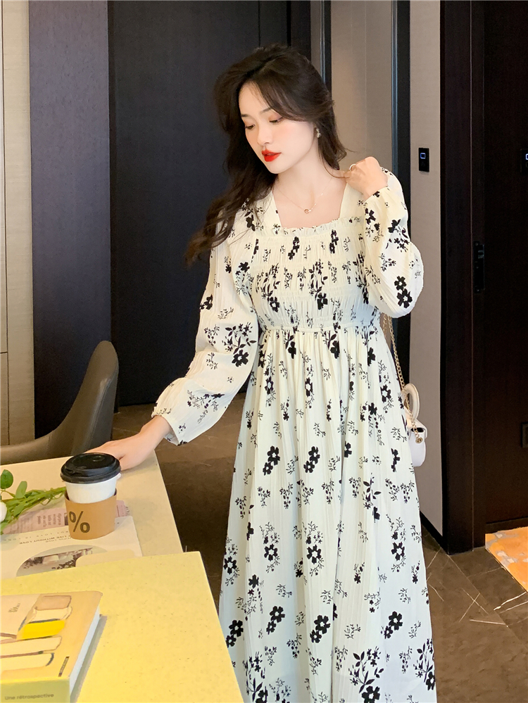 時尚百搭長袖碎花連衣裙2024秋冬新款配大衣甜美法式碎花茶歇裙子