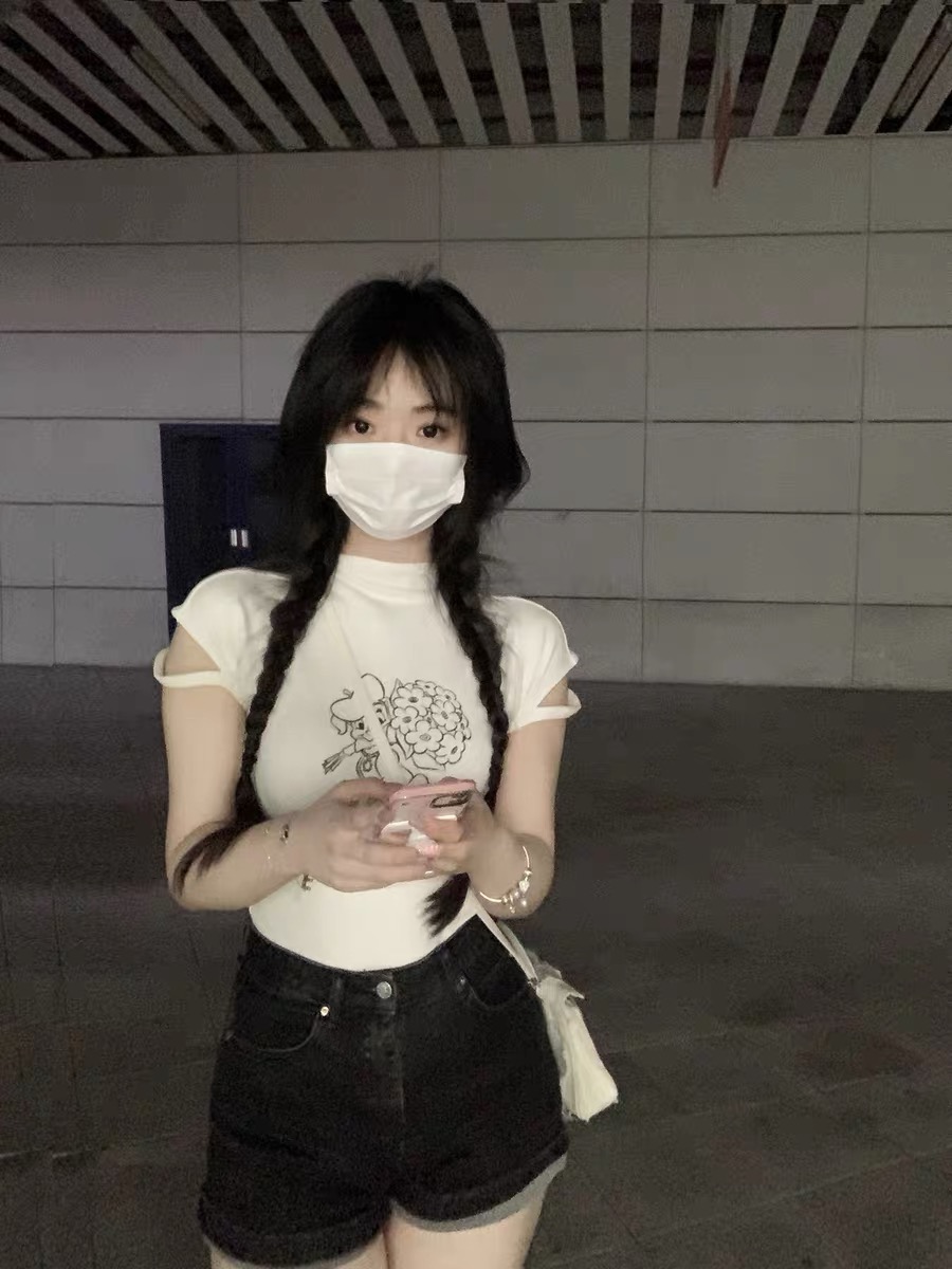 半高領白色狗狗短袖T恤女夏季設計感小眾打底衫修身內搭短款上衣