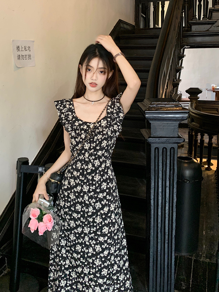 黑色荷葉邊碎花連衣裙女夏季赫本風裙子氣質高級感收腰顯瘦中長裙