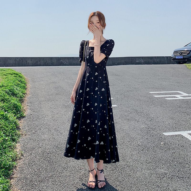 黑色赫本風碎花連衣裙女夏2024新款法式收腰顯瘦方領雪紡a字裙子