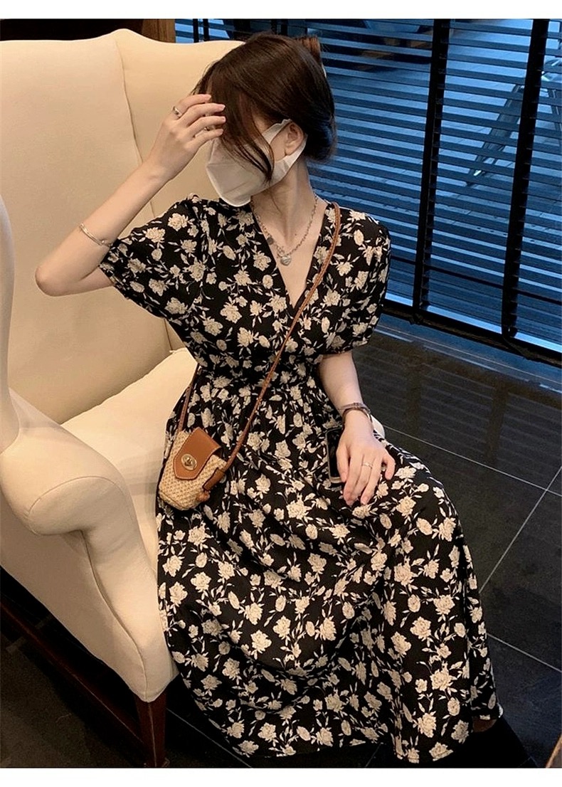 2024年新款夏季女裝法式氣質顯瘦v領黑色碎花連衣裙子高級感長裙