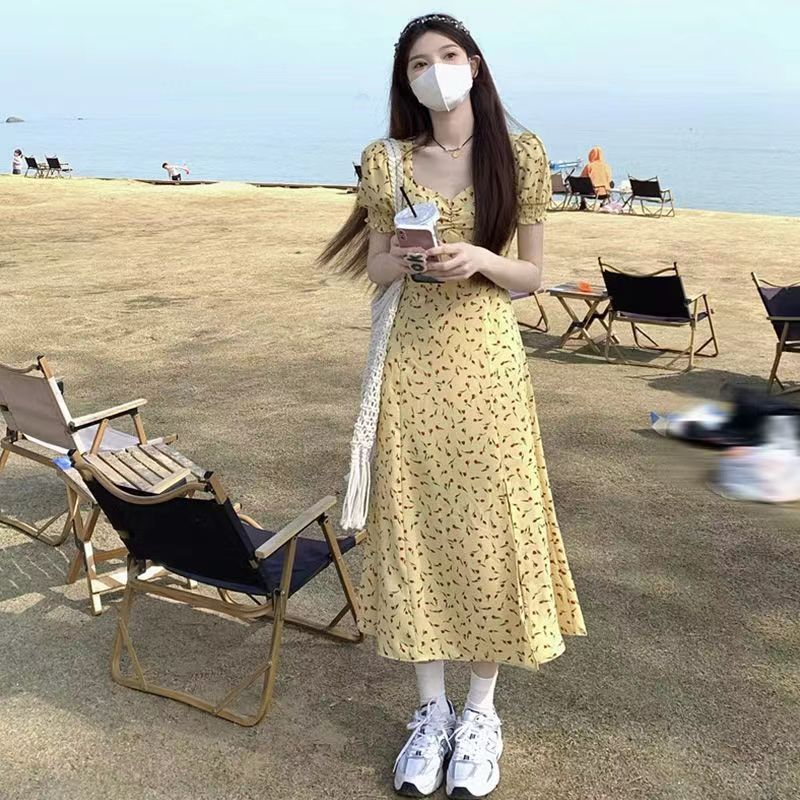 法式黃色碎花連衣裙女2024年春季新款高腰顯瘦開叉裙子a字中長裙
