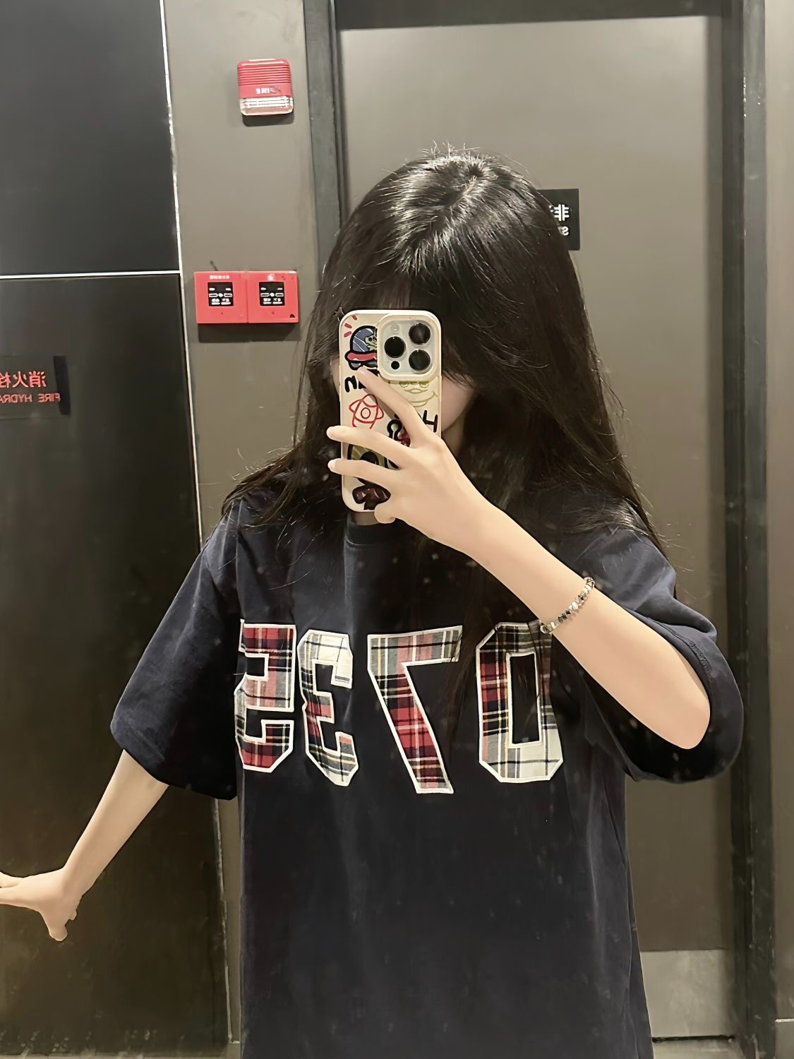 刺秀貼布純棉200克精梳緊密賽絡紡短袖t恤女