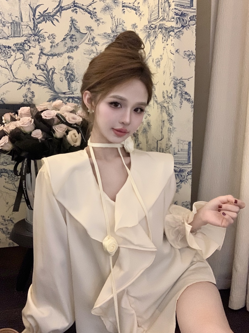 實拍 春季新款韓版時尚洋氣小眾木耳邊V領玫瑰花氣質減齡襯衫女