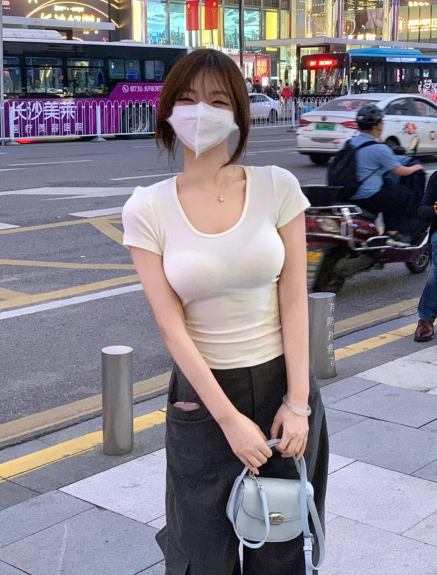 純欲風短袖T恤女夏季新款白色修身顯瘦短款簡約u領辣妹上衣服