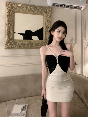 Real shot of elegant off-shoulder halterneck small fragrant dress for women summer slimming and hip-hugging dress